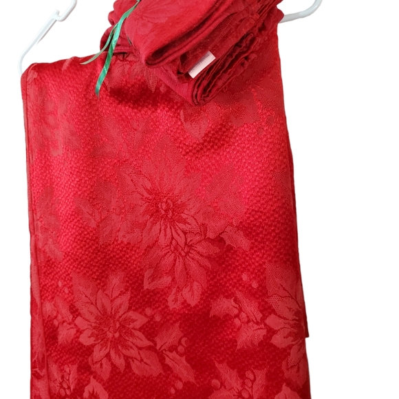 Poinsettia Rectangular Tablecloth & Napkins Approx 98" x 58" Red - Picture 4 of 8
